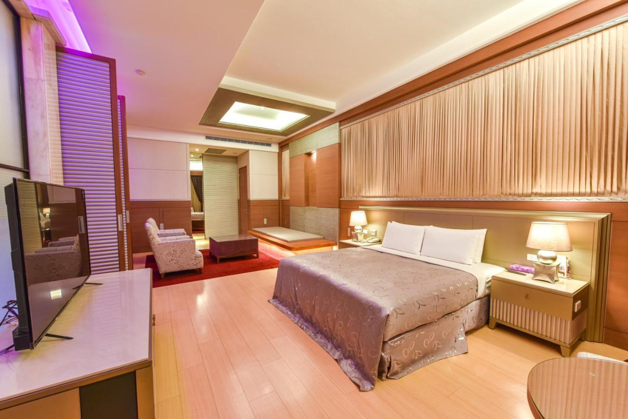 Purple Garden Motel Kaohsiung Exterior foto